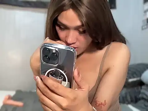 YourTsjem live cam preview