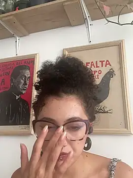 CurlyMeryJane live cam preview