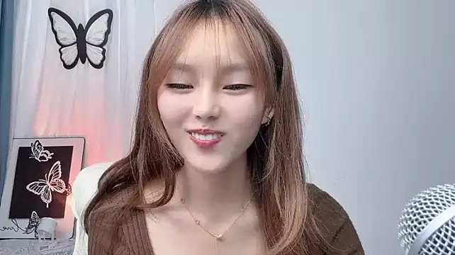 XiaoPiPi8888 live cam on StripChat
