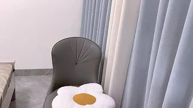 Elizabeth777888 live cam on StripChat