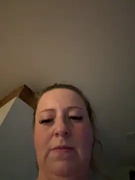 Poppyshaw_ live cam on StripChat