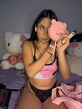 LilacNoir live cam on StripChat
