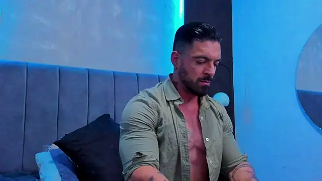 dennis__coxx (Ask my age) - Oil In body👅