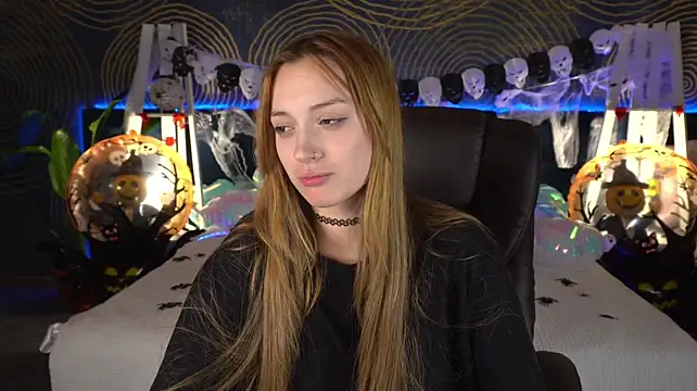 LizzaMoonn live cam on StripChat
