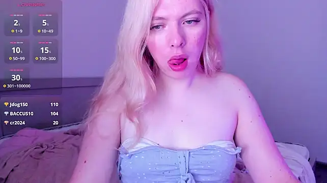 Cutie_Bambi live cam on StripChat