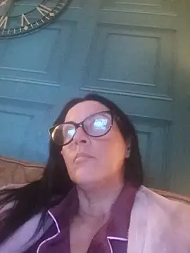 VelvetNaughty-Shem live cam preview