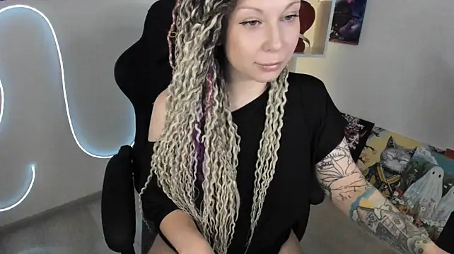 HoneySallyMoore live cam on StripChat