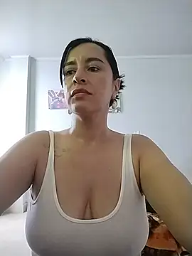 hailey85 live cam on StripChat