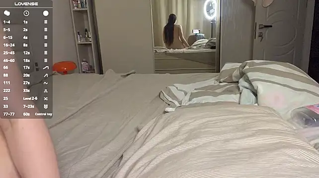 Live webcam show with LongChillGerl - Interactive Lovense toys available