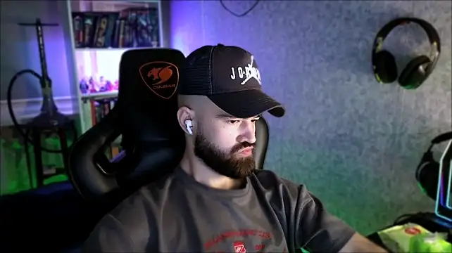 _Serious_Man live cam preview