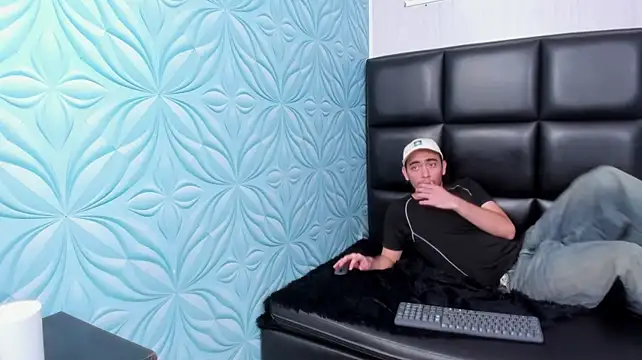 StrongGaze live cam preview