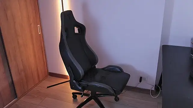 Liam_V live cam preview
