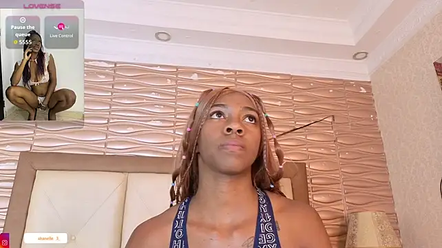 Shanelle__