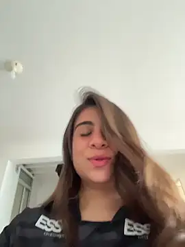MariaIsabella8 live cam preview