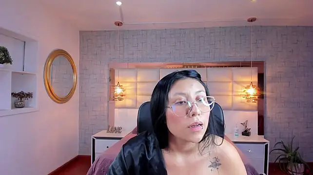 Lucia_Larson live cam preview