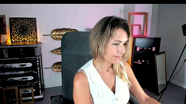 NicoleHitman live cam preview