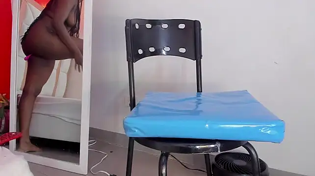 Roxan-hot69 live cam preview