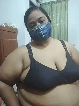 momo_loves live cam preview