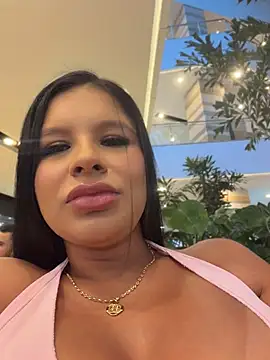 Elara_Luxe live cam preview