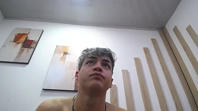 Ari_Stonne