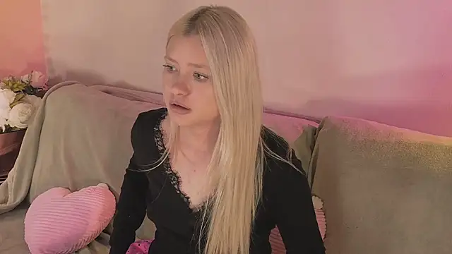 ItsJustGia live cam preview