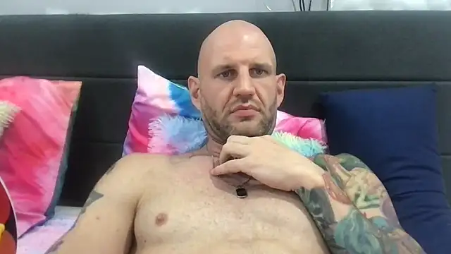 brianomally live cam preview