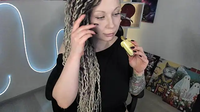 HoneySallyMoore live cam on StripChat