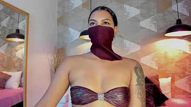 LalilaBrunettee webcam