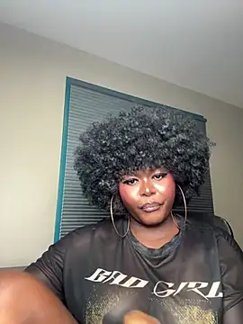 WomanNextdoor1 webcam