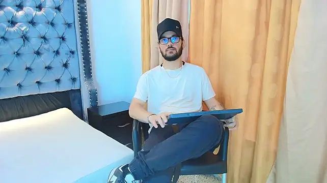 MATHY_ROBERT2 live cam on StripChat