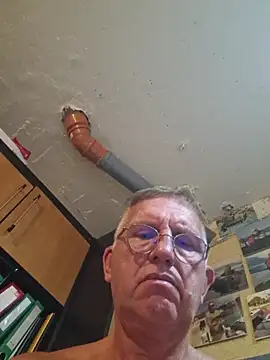 Robotnikm live sex cam
