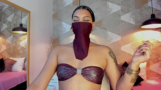 LalilaBrunettee live cam preview
