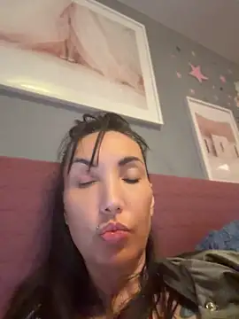 KiraRebyt live cam on StripChat