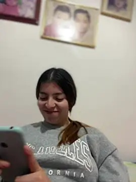 Cloew_Marz live cam preview