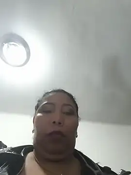 LeizaMagnus live cam on StripChat