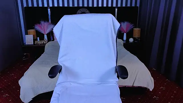 Live webcam show with BettyDark - Interactive Lovense toys available