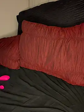 QUEENMELIS live cam preview