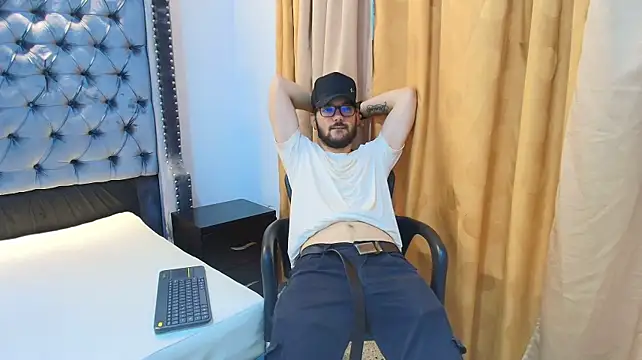 MATHY_ROBERT2 live cam on StripChat