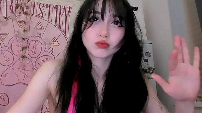 Holy420lolii live cam preview