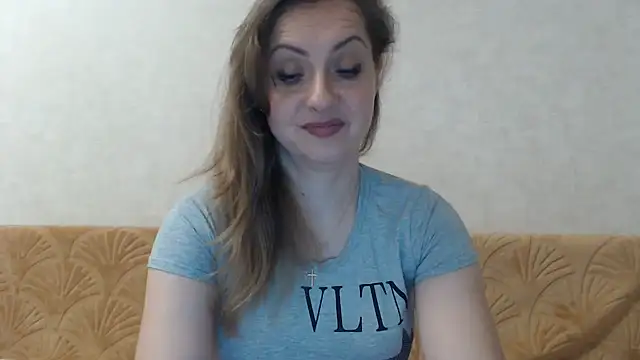 BonnieKiss8634 live cam preview