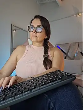 MariaPau_83 live cam on StripChat