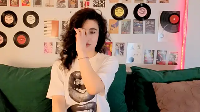 Maya_Rogerss live cam preview