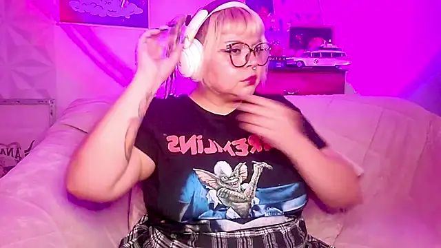 Show de webcam en vivo con Satyn_doll - Juguetes Lovense interactivos disponibles
