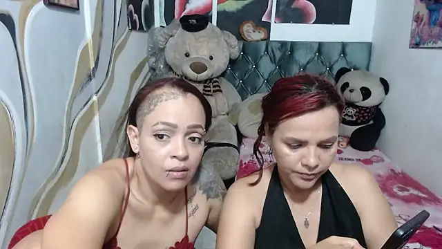 manzanahot9 live cam on StripChat