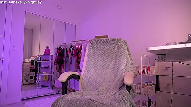 Ohbabykelly live cam on StripChat