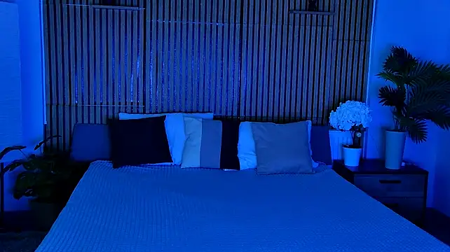 EmeraldGlow live cam preview