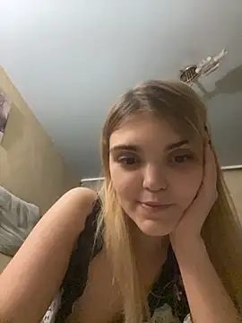 FlirtyLolaa live cam on StripChat
