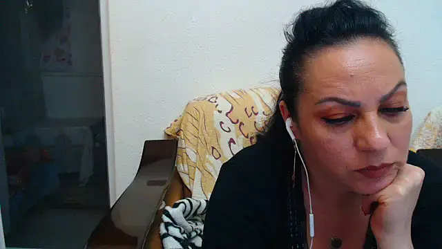 MissElla live cam on StripChat
