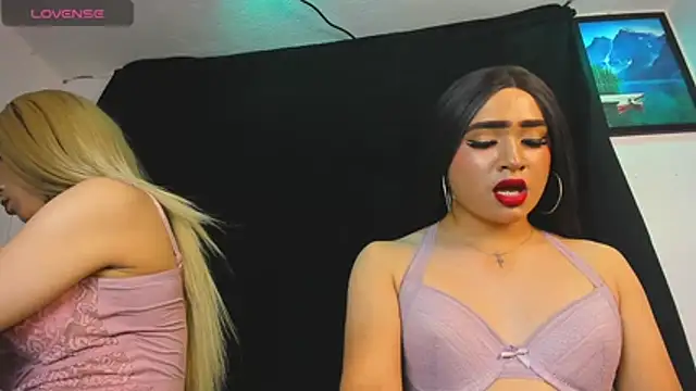 naughty_trans_dolls live cam preview