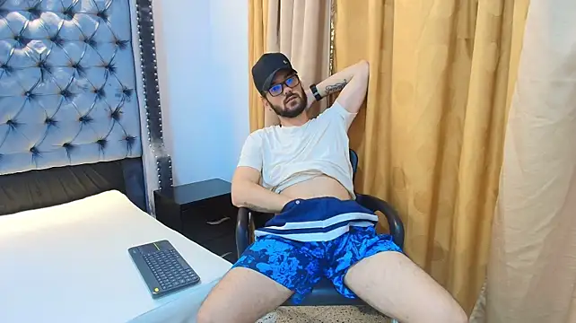 mathy_robert2 (M young) - Flex my arms 🤩